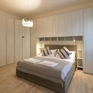 apt-modern-and-cozy-2bdr-ostiense.it-romehotels.com/